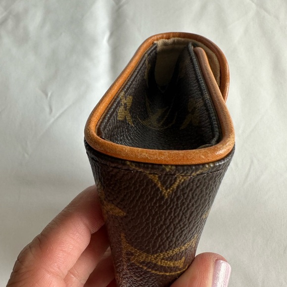 Louis Vuitton belt bag - Picture 3 of 11